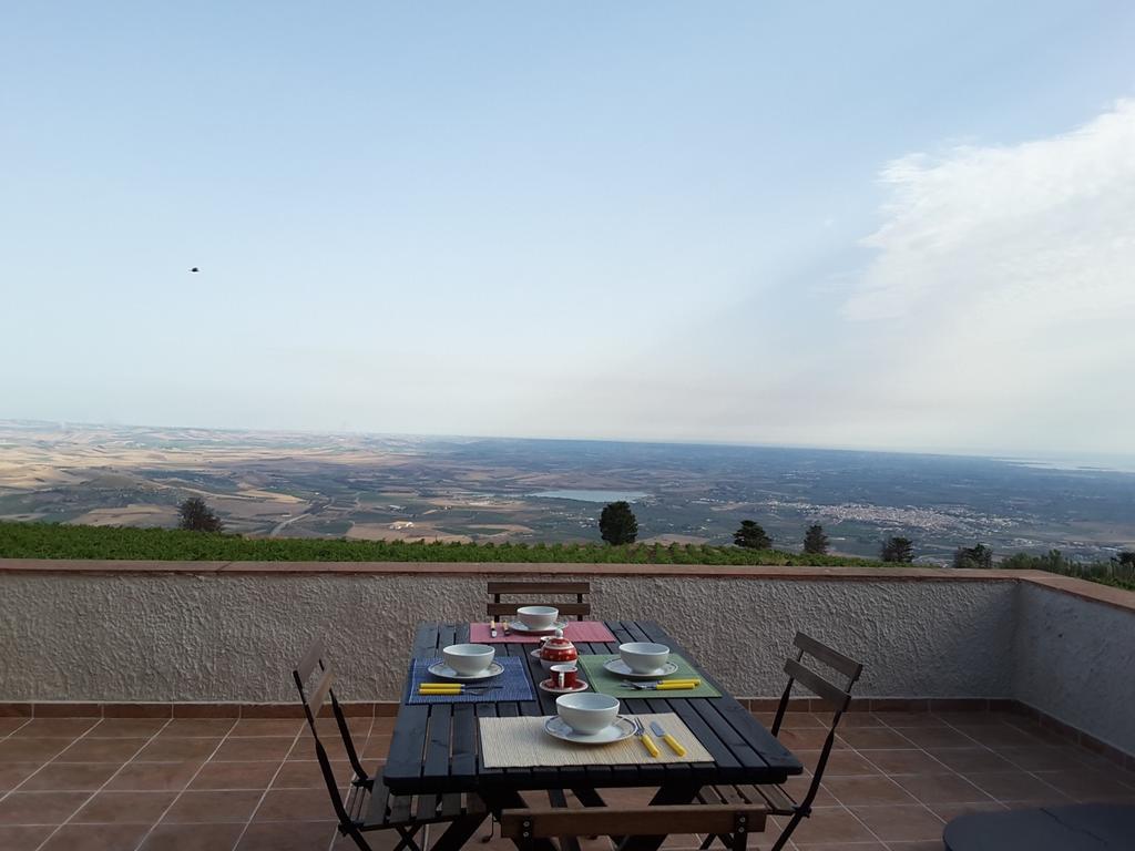 Casa Nel Vigneto Erice Guest House Exterior foto