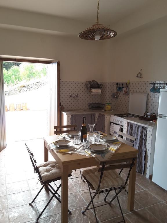 Casa Nel Vigneto Erice Guest House Exterior foto