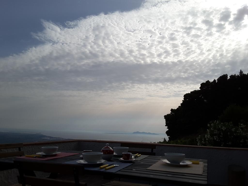 Casa Nel Vigneto Erice Guest House Exterior foto